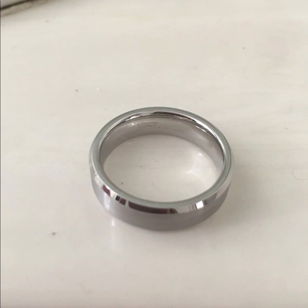 Men’s wedding ring